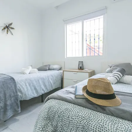 Canovas - Marimel Con Piscina Privada Nyaraló *